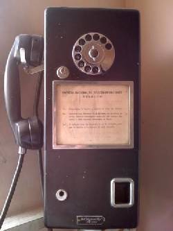 TELEFONO ANTIGUO DE MONEDAS DE 20 CENTAVOS Colombia, Colombia