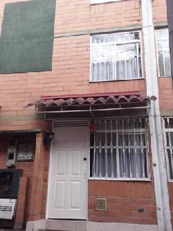 Se vende casa en zona franca  432-194 BOGOTA, COLOMBIA