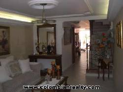 Compra casa en Envigado  180  mts2 Cd. 342  Colom Medellin, Colombia