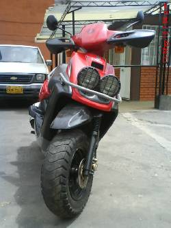 VENDO YAMAHA BWS ROJA BOGOTA, COLOMBIA