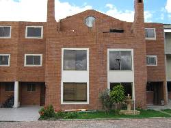 ARIENDA CASA AMPLIA EN CHIA BOGOTA, COLOMBIA