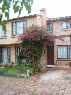 Hermosa casa, 118 m2, reformada, conjunto cerrado Bogot, Colombia