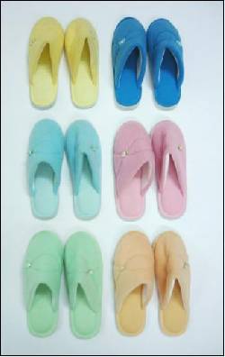 Pantuflas de Mujer talla 34 a 40; $2.25  Pantuflas de  Quito, Ecuador