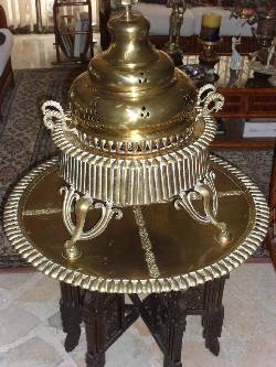 PEBETERO EN BRONCE SOBRE MESA EN MADERA CALI, COLOMBIA