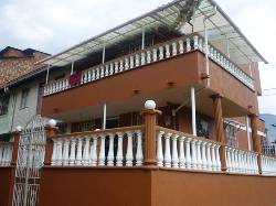 VENDO CASA ESQUINERA MEDELLIN, COLOMBIA