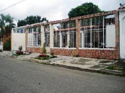 Bella e Imponente casa en Venta en Santa Cruz, Corocito Maracay, Venezuela