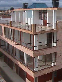  Nueva, rentable, bifamiliar, esquinera Bogota, Colombia