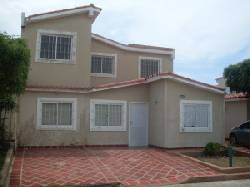 Rent-A-House Jess Fuenmayor Vendo Townhouse en Caminos Maracaibo, Venezuela