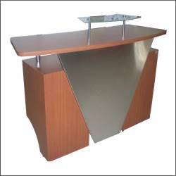 Recepcin  en madera laminada  Sabaneta, Colombia
