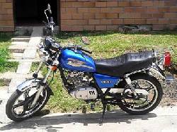 motivo viaje zusuki gn 125 azul cali, colombia