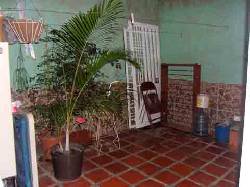 Venta Casa c/Loc Comercial en Las Qtas de Flor Amarillo Valencia, Venenzuela
