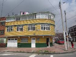 VENTA CASA ESQUINERA BARRIO SANTA LUCIA  BOGOT, COLOMBIA 