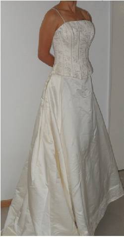 VENDO VESTIDOS DE NOVIA REALIZACIN POR CIERRE. Bogota, Colombia