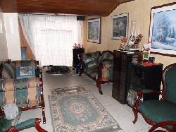 OFERTA casa Madelena con 2 aptos bogota, Colombia