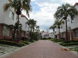 vendo casa conjunto Los Lagos ibague, colombia