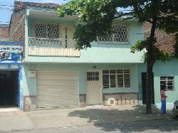 CASA CON LOCAL Cali, Colombia
