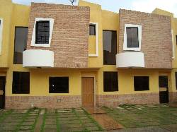 Sky Group vende Town House en El Manantial, Res. Danub Valencia, Venezuela