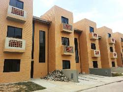 Sky Group Ofrece Town House, Res Palm Garden. Valencia, Venezuela