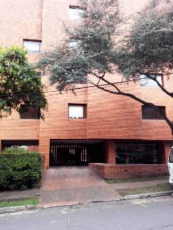 SE ARRIENDA APARTAMENTO EN ROSALES 432-92 BOGOTA, COLOMBIA