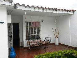 SKY GROUP Vende casa en Urb. Los Naranjos Guacara Valencia, Venezuela