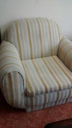 vendo 2 poltronas en tela beige y flores verdes bogota, colombia