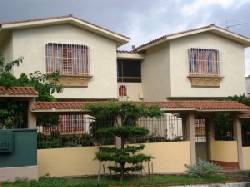 Se vende Hermosa Casa-Quinta en La Via Valencia, Venezuela