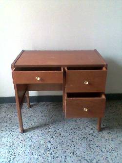 SE VENDE  LINDO ESCRITORIO BOGOT, COLOMBIA