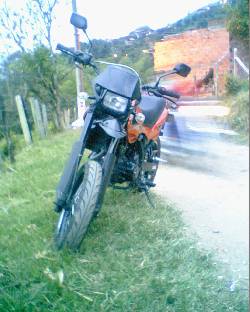 vendo moto akt 200 medellin, colombia