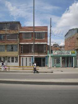 BOITA VENDO CASA 4 PLANTAS +2 LOCALES COMERCIALES  Bogota, Colombia