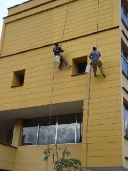 a punto fachadas y reformas, mantenimiento, alturas medellin, colombia