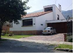 VENDO CASA USAQUN CL. 113 con Cra. 5 A  Bogota, Colombia