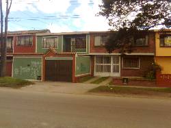 DOS CASAS CONTIGUAS AVDA BOYACA. BOGOTA, COLOMBIA