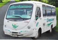 Vendo Buseta NKR 2003 19 Pasajeros Servicios Especiales Cali, Colombia