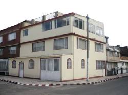 VENDO CASA GRANDE Y HERMOSA EN CAMELIA BOGOTA, COLOMBIA
