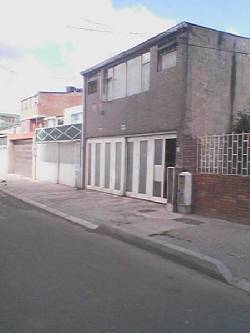 CASA EN GUSTAVO RESTREPO DE 3 APTOS INDEPENDIENTES bogot, colombia