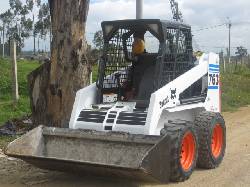 Alquilo nimi cargador y retro excavadora Bogota, colombia