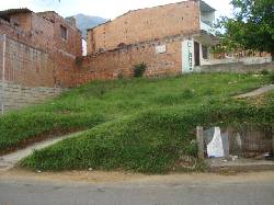 vendo lote grande con apto ubicado via principal medellin, colmbia