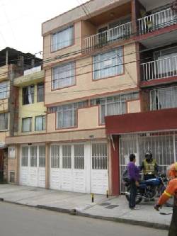 VENDO CASA CON 6 APTOS INDEPENDIENTES BOGOTA, COLOMBIA