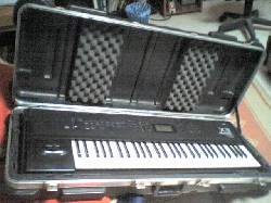 PIANO KORG X3 CON ESTUCHE SKB EN FIBRA bogota, colombia