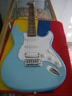 GUITARRA ELECTRICA + AMPLIFICADOR+FORRO bogota, Colombia