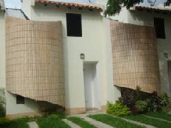 se vende town-house en los guayabitos Valencia, Venezuela