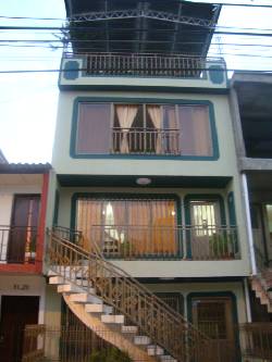 vendo casa de 3 pisos Cali, Colombia