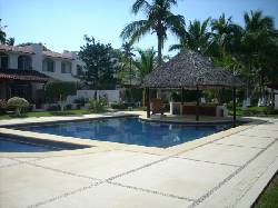 VILLA A SOLO UNA CUADRA DE LA PLAYA zihuatanejo, mexico