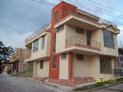 vendo cas de 3 pisos 223m2 en fusagasuga,piscina bogota, colombia
